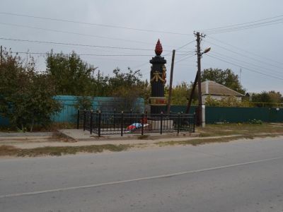 Братская могила участников гражданской войны и советских воинов, погибших в период Сталинградской битвы