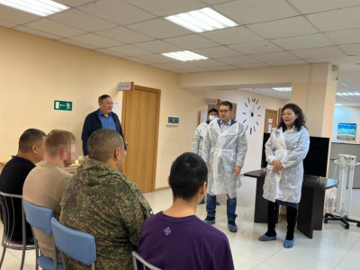Раненных в ходе СВО бойцов посетил в реабилитационном центре министр промышленности Якутии