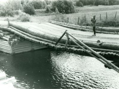 Мост на реке Ледь