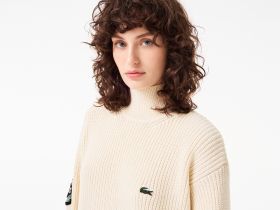 Женское трикотажное платье Lacoste с длинным рукавом и высоким воротом