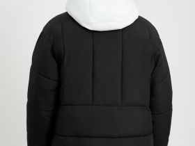 Утепленная куртка с контрастной отделкой