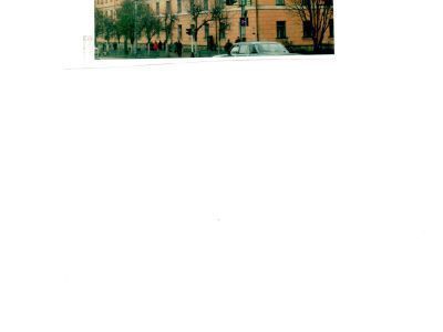 Жилой дом, замыкающий ул. Емлютина