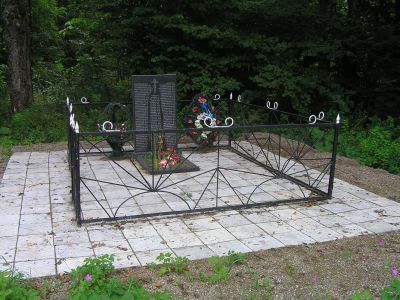 Братская могила воинов Советской Армии, погибших в 1944 г.