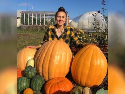 Фотофакт: жительница Хангаласского района вырастила 40-килограммовую тыкву