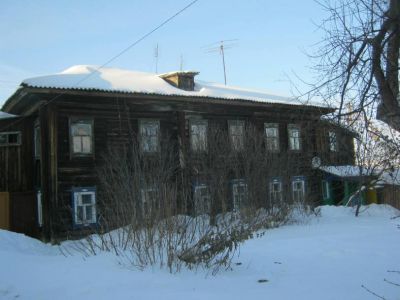 «Дом, в котором в 1906-1909 гг. жил  врач, большевик Русаков Иван Васильевич»