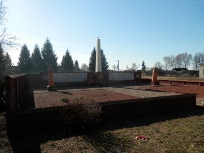 Братская могила воинов Советской Армии, погибших в 1941-1943 гг. при освобождении района от немецко-фашистских захватчиков. Захоронено 476 человек. Установлен обелиск