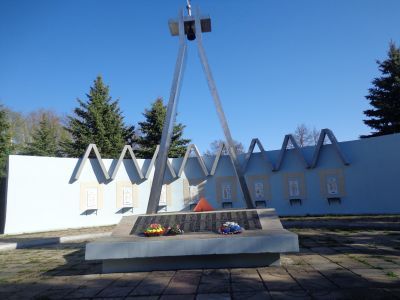 Братская могила с захоронением воинов, погибших в период Великой Отечественной войны 1941-1945 гг.