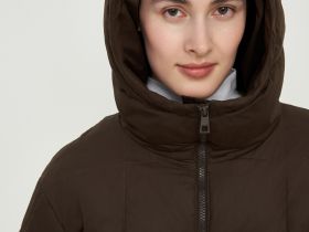 Пуховое пальто с капюшоном