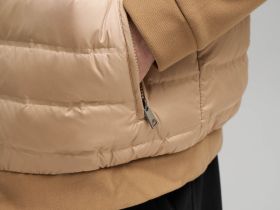 Стеганая куртка с наполнителем из натурального пуха