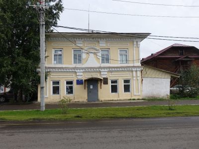 Дом с лавкой