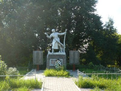 Братская могила воинов Советской Армии, погибших в 1944 г.