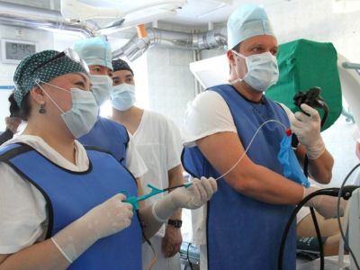 В Якутске провели операцию лазером 61-летнему пациенту с крупным желчным камнем