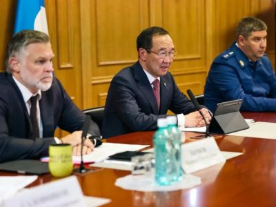 Глава Якутии провел совещание по отопительному сезону