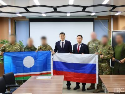 В Якутске состоялось традиционное вручение национальных ножей бойцам специальной военной операции