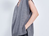 Жилет из шерсти с v-образным вырезом