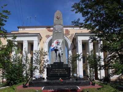 Памятник героям-подводникам Северного флота, павшим в борьбе с немецкими захватчиками