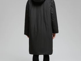 Пуховое пальто с переливающимся эффектом