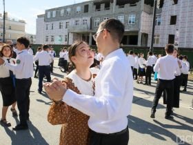 5,5 тысяч пар станцевали вальс Победы в Якутске