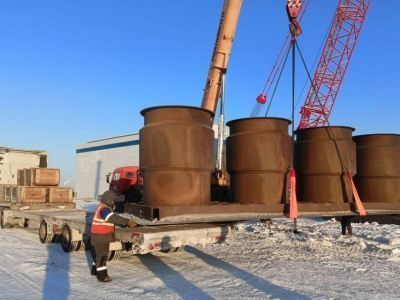 В Якутск доставили первые металлоконструкции коффердамов для строительства Ленского моста