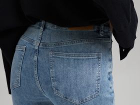 Джинсы расклешенного кроя