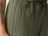 Женские брюки-джоггеры Lacoste на эластичном поясе