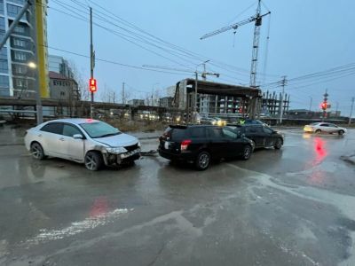 Четыре автомобиля столкнулись в Якутске