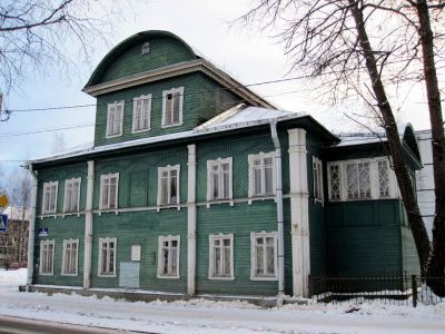 Здание, где в 1919 г. помещался штаб Онежской военной флотилии, принимавшей участие в разгроме белогвардейских войск близ Лодейного Поля