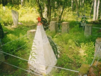 Братская могила советских воинов, павших в боях с немецко-фашисткими захватчиками в 1943 г.