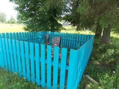 Братская могила 12 граждан деревни, расстрелянных гитлеровцами 14 сентября 1942г.