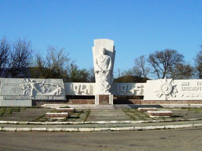 Братская могила советских воинов