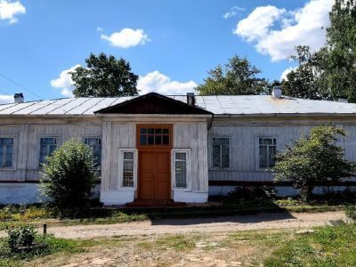 Здание бывшей земской уездной больницы, где в 1886-1909 гг. работал врач М.И. Мизеров