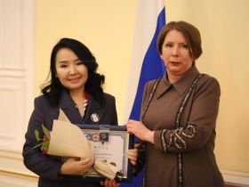 В Якутске наградили лучших сотрудников ЗАГС по итогам 2025 года