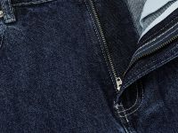 Джинсы зауженного кроя