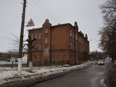 Здание бывшей женской гимназии