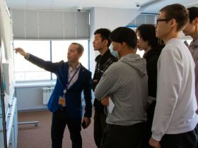 Якутских школьников познакомили с работой авиадиспетчеров