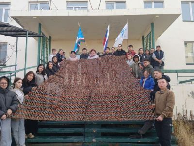 Арктический колледж в Якутии изготовил маскировочные сети и рыбные котлеты для бойцов СВО