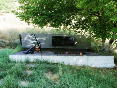 Братская могила рыбаков, погибших во время налета немецкой авиации