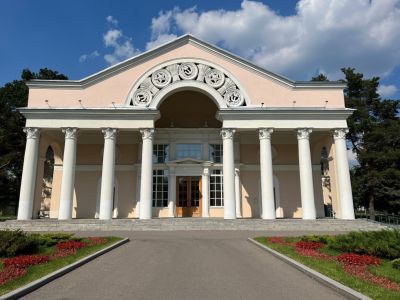 Павильон "Колхозный дом культуры", 1954 г., архитекторы Л.Н.Авдотьин, Ю.П.Корнеев, В.И.Копырин