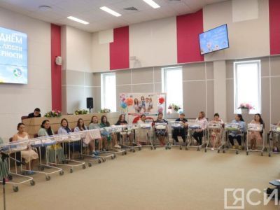 В Якутске прошла торжественная выписка детей в День семьи, любви и верности