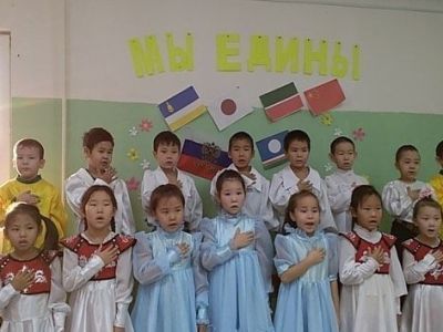 Детсадовцы и школьники Верхневилюйского улуса исполнили гимн России