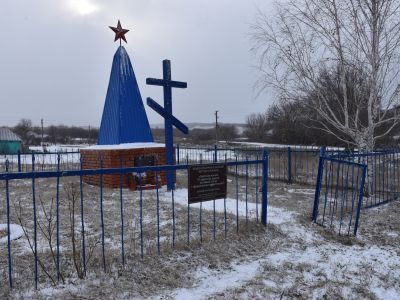 Братская могила 10 советских воинов, погибших в боях с фашистскими захватчиками