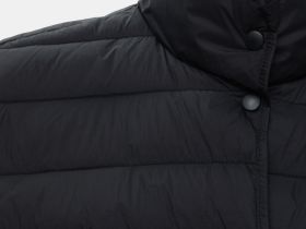 Утепленный жилет приталенного силуэта