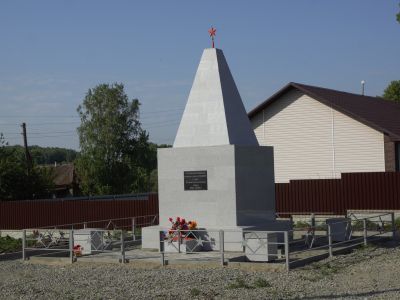 Памятник землякам, погибшим в годы Великой Отечественной войны (1941-1945 гг.)