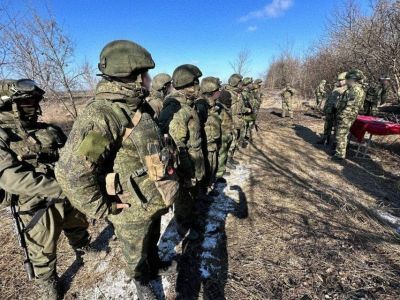 Юрий Трутнев вручил государственные награды пехотинцам Тихоокеанского флота