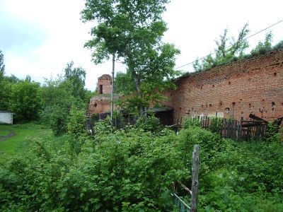 Монастырские стены