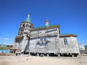 Глава Якутии ознакомился с ходом строительства Крестовоздвиженского храма