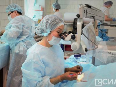 «Сегодня мы по праву можем гордиться нашим здравоохранением»: глава Якутии поздравил с Днем медика