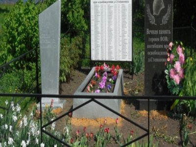 Братская могила советских воинов, погибших в боях с фашистскими захватчиками