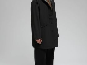 Плащ из мембранной ткани с водоотталкивающей пропиткой