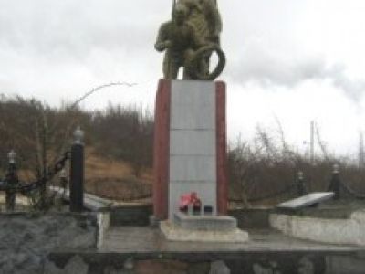 Братская могила советских воинов, погибших в районе ДЗОТа "Сарайчик" в 1942 - 1943 годах